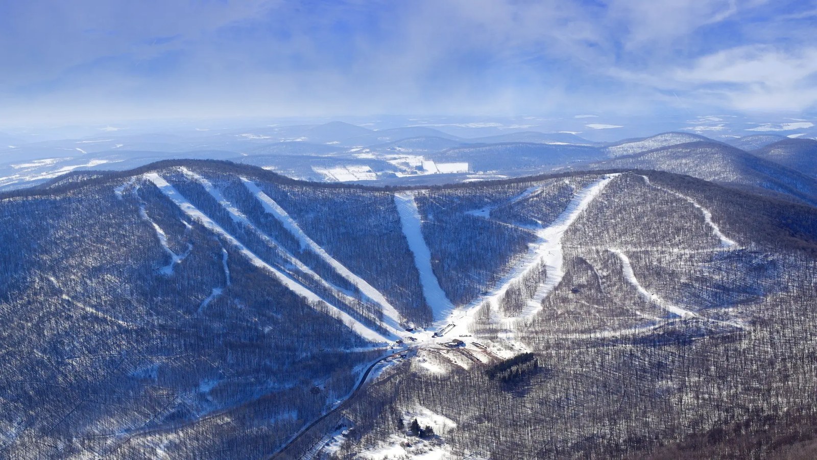 Snow-covered ski trails at Plattekill Mountain